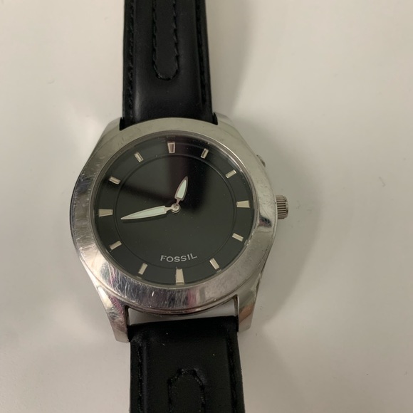 Black and silver fossil watch - Picture 2 of 4